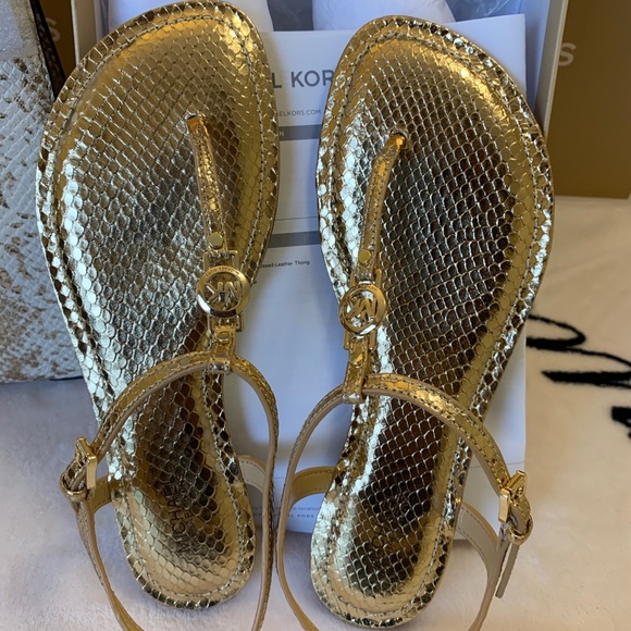 Michael kors Bundle Satchel/size 7 sandals🧚‍♀️ - Picture 3 of 4